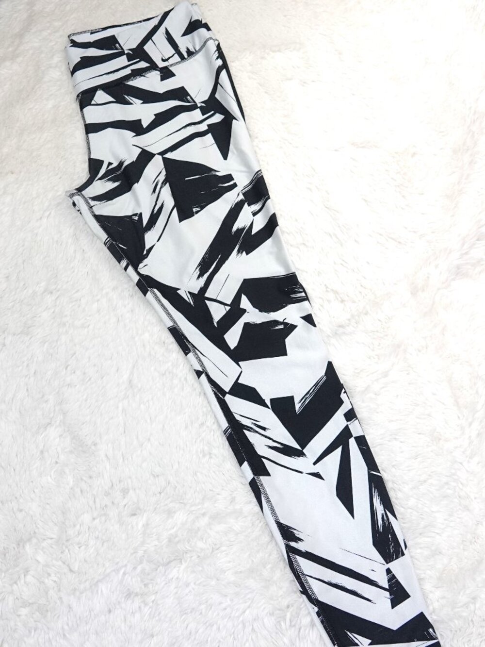 Nike Dri-FIT Black & White Abstract Brushstroke Graphic Leggings - XL